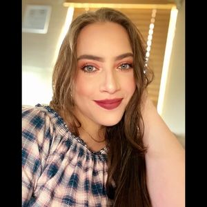 Meet your Posher, Estefani